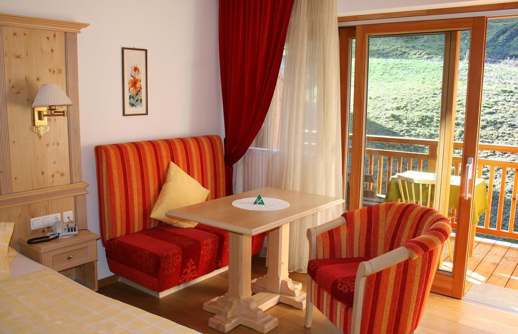 Hotel Schoene Aussicht Kartitsch Eksteriør billede